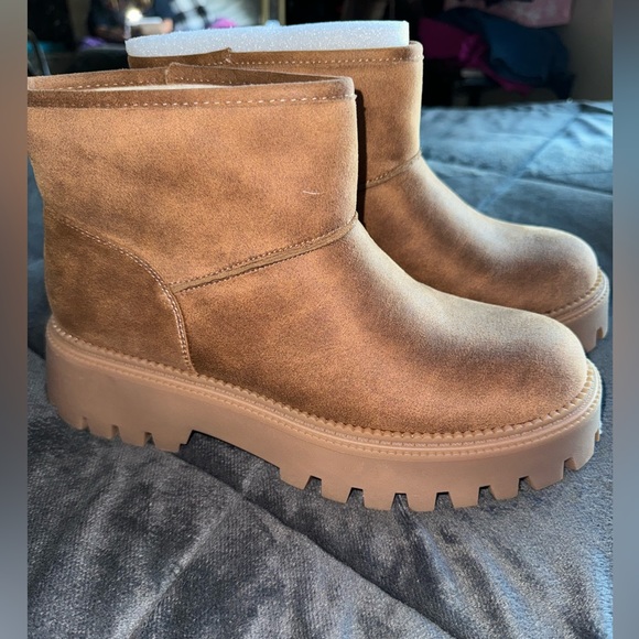 Dolce Vita Ankle Platform Boots - Picture 7 of 8